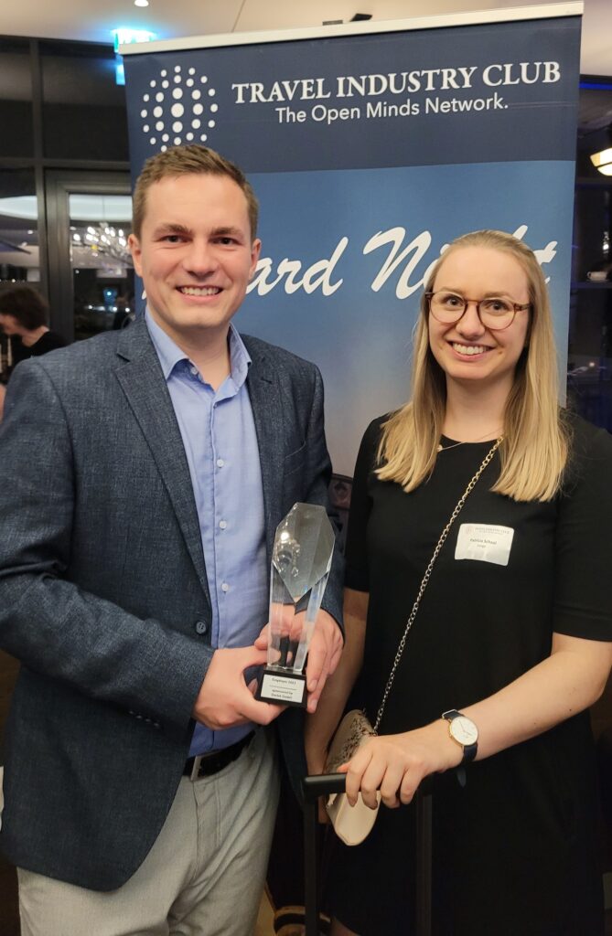 Björn Viergutz and Patricia Schaal winning the Employer Award 2023